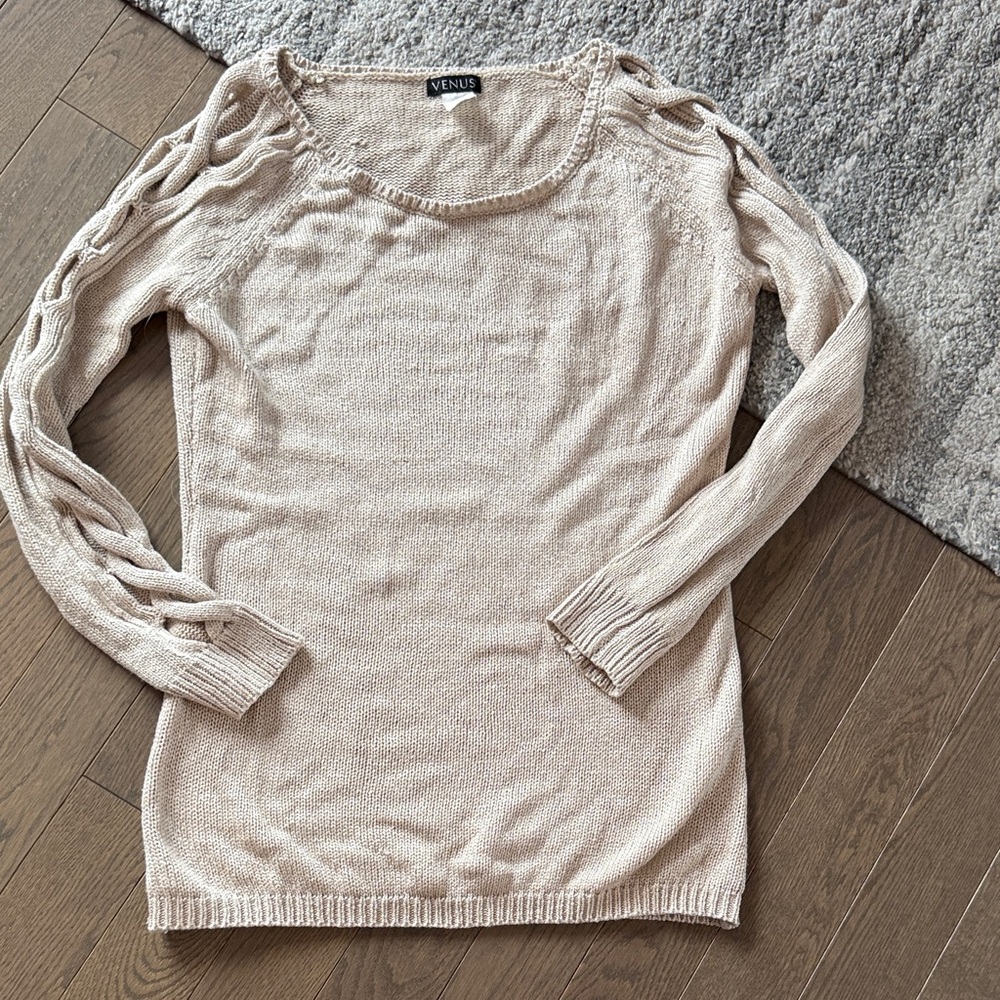 VENUS Light Cream Open-Shoulder Cable Sleeve Crewneck Sweater